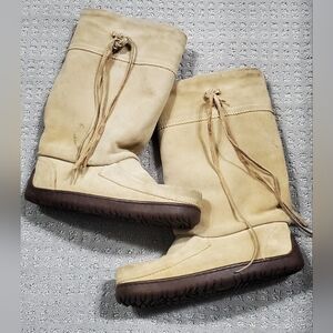 Manitobah Mukluks Hunter waterproof boots Tan suede construction Women Size 7